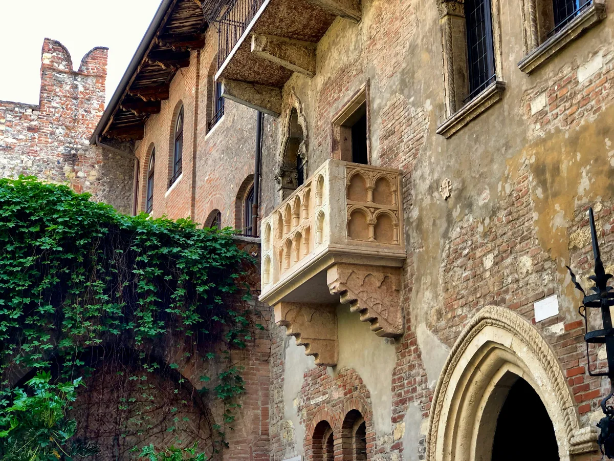 Juliet's stone balcony at Casa di Giulietta